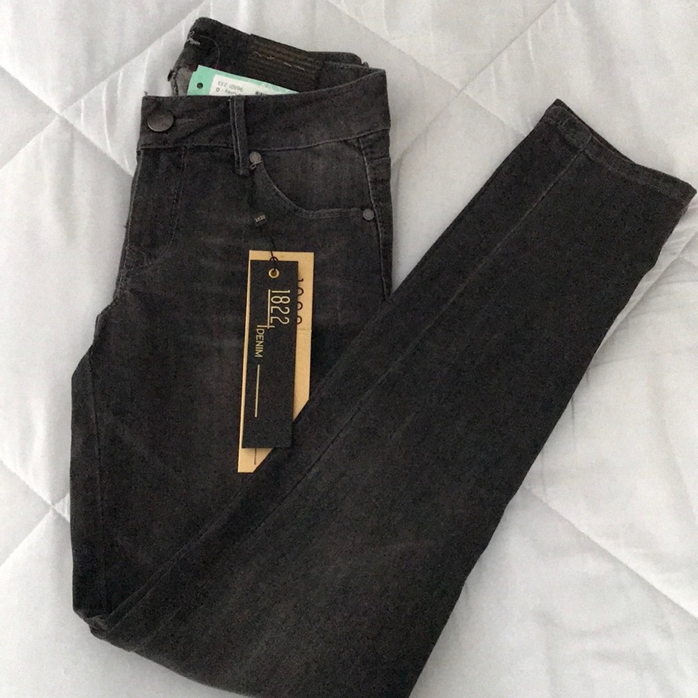 NWT Berlin Girlfriend Jeans by 1822